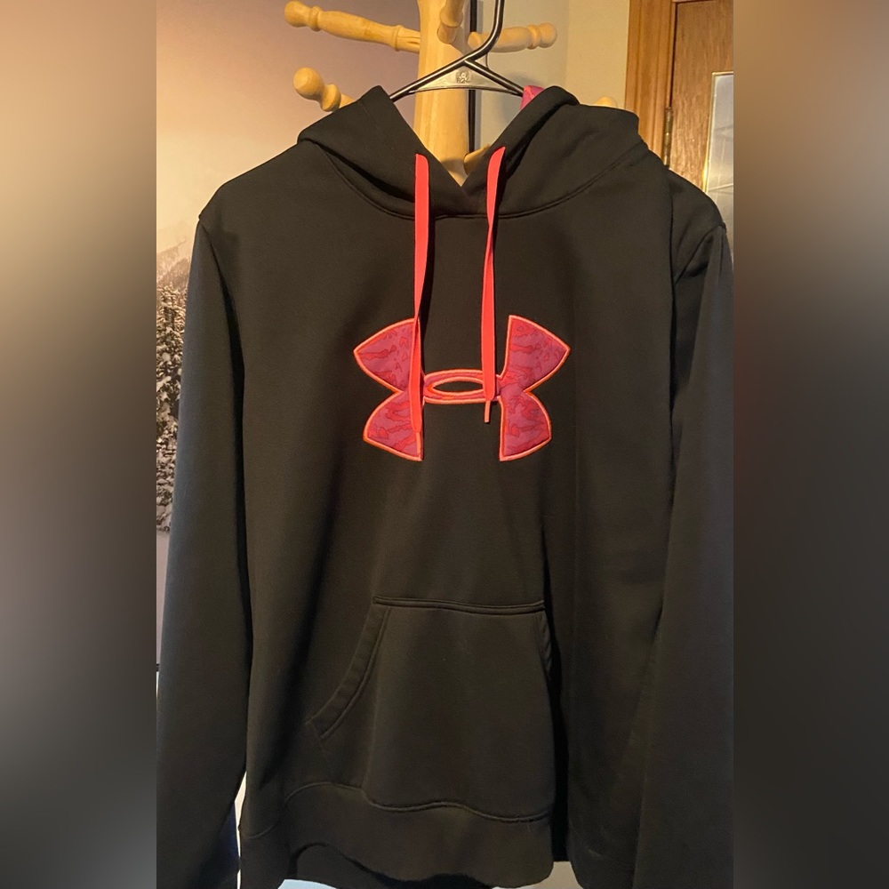 Women’s UA hoodie